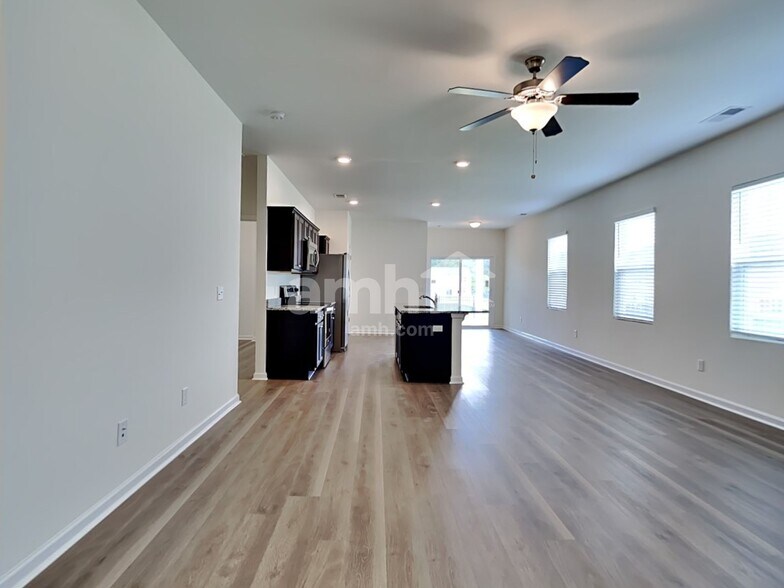 Building Photo - 219 Orion Way