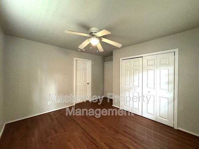Building Photo - 1709 Oakwood Ave