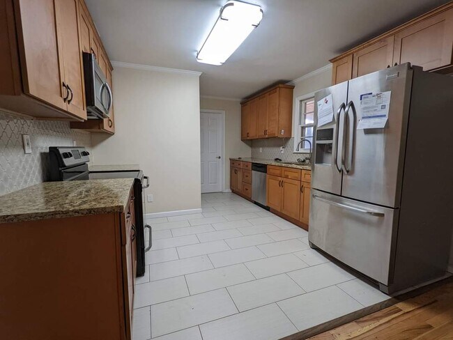 Building Photo - 275 E Lake Dr