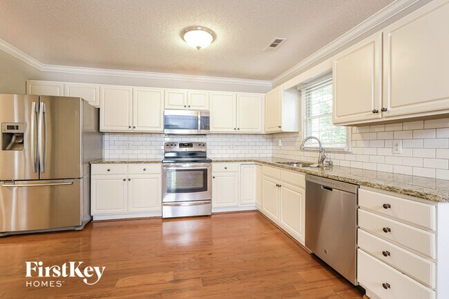 Building Photo - 790 Somerset Dr