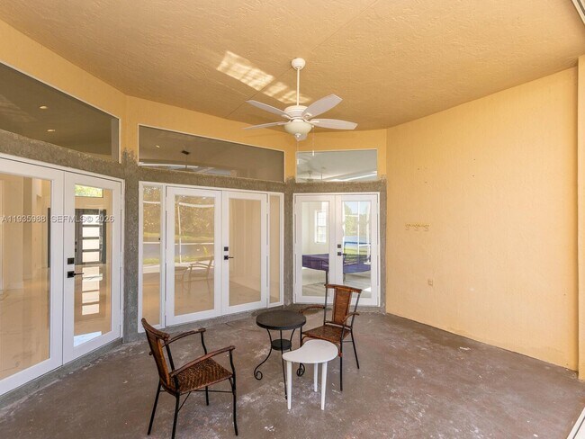 Building Photo - 381 Cameron Dr