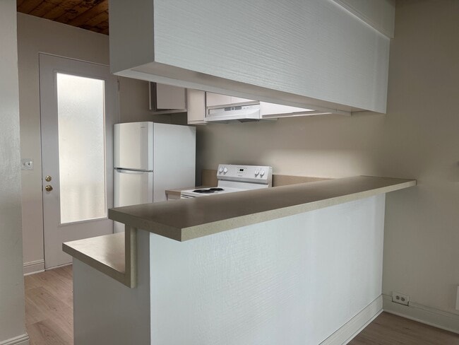 Building Photo - 2804 Manhattan Ave