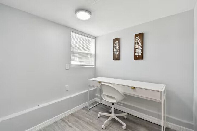 Building Photo - 501 Woodward St