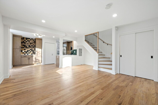 Building Photo - 2069 N Larrabee St