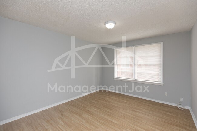 Building Photo - 1478 W 11th St