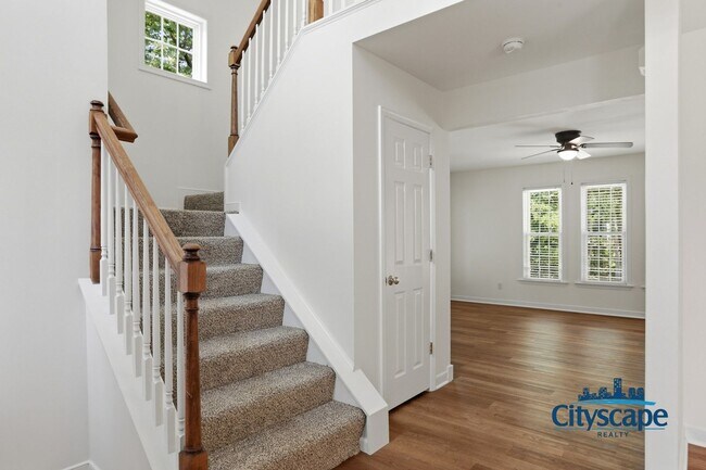 Building Photo - FABULOUS 4 BEDROOM RENOVATED ASHBROOK HOME