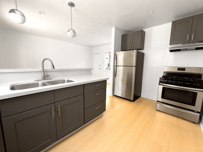 Building Photo - 4730 St Charles Pl