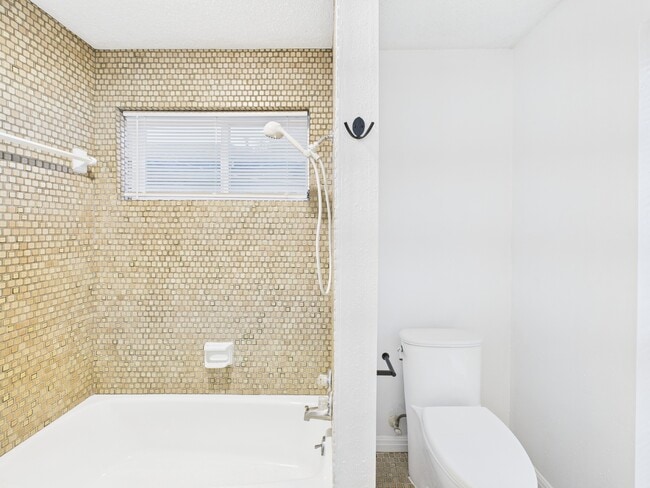 Building Photo - 7610 Hopewell Ln