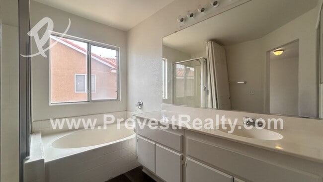 Building Photo - 3 Bed, 2 Bath Victorville Home!!