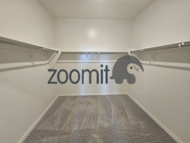 Building Photo - BEAUTIFUL HOME 4 BEDROOMS 3 BATHS!