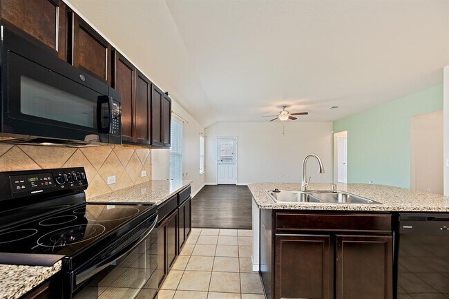 Building Photo - 5916 Montrelia Dr