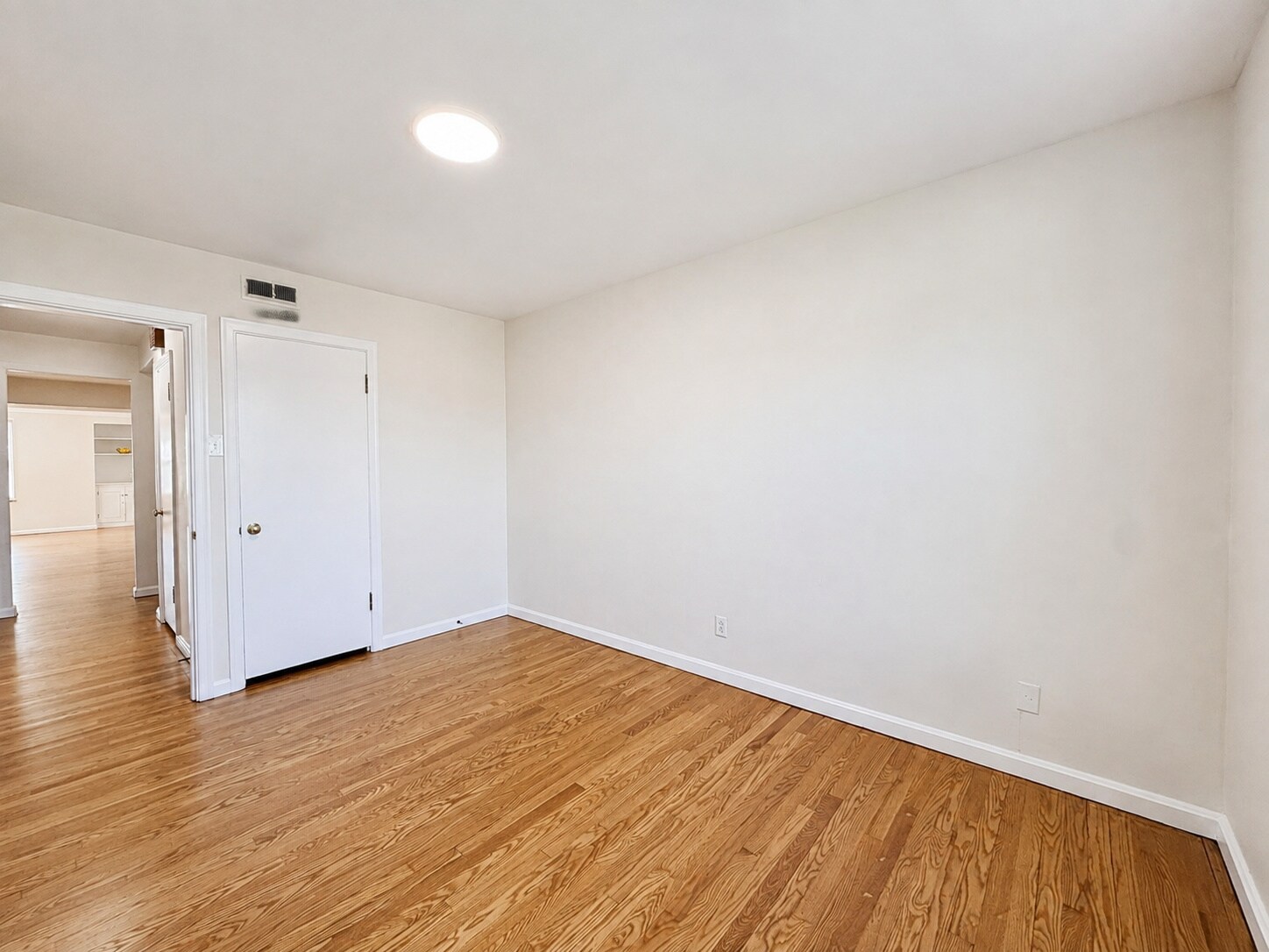 Building Photo - 6930 Jamieson Ave