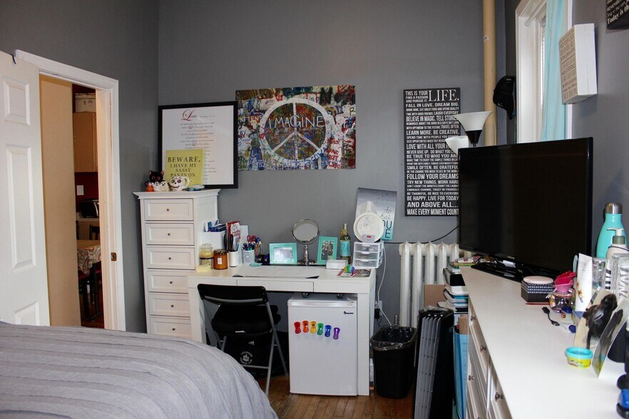 Building Photo - 65 Park Dr