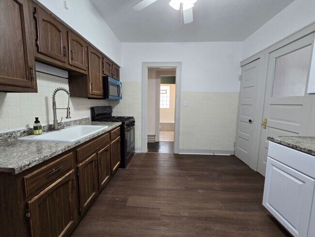 Building Photo - Charming 3-Bed Home in Bayview!  With 2 Car Garage!!  Pets Welcome!
