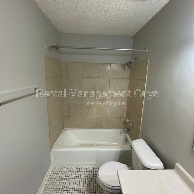 Building Photo - 8693 Maplebrook Pkwy N