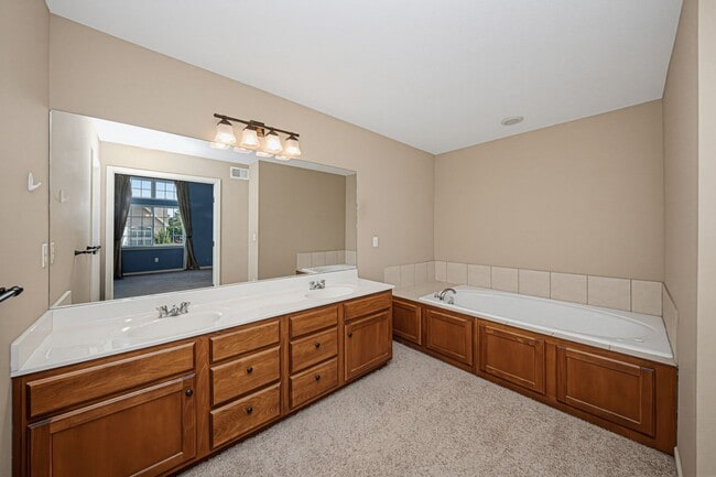 Building Photo - 2608 Brooke Bend