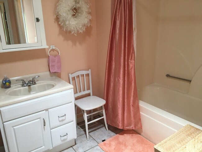 Building Photo - 198 Schools Dr