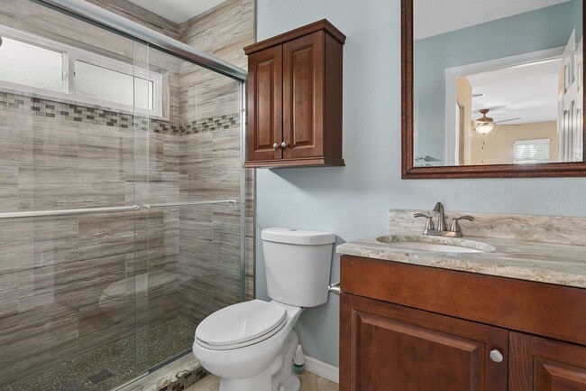 Building Photo - Perfect West Bradenton Location - 2 bedroom / 2 bathroom Home