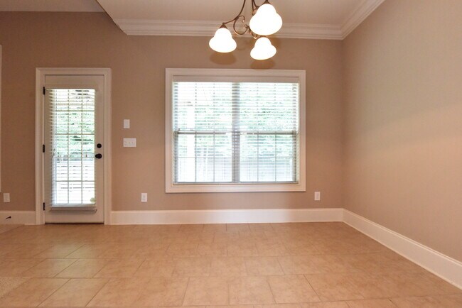 Building Photo - 1453 Cloverbrook Cir