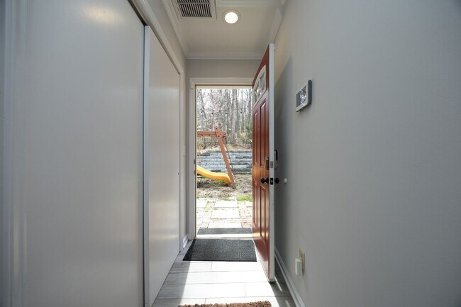 Building Photo - Beautifully renovated large home in CHCCS school district! Available mid-June!
