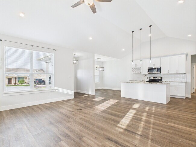 Building Photo - 3-Bed, 2-Bath Home in Fredericksburg – You...