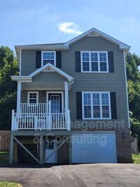 Building Photo - 1028 Nottingham Dr