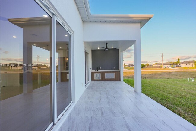 Building Photo - 5 SW 26th Pl