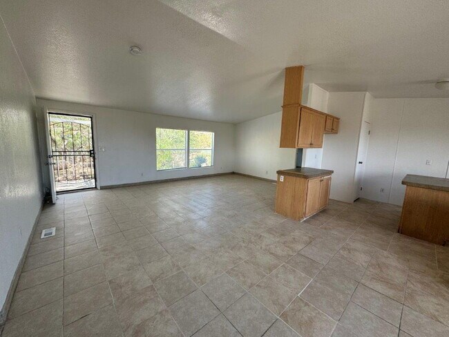 Building Photo - 3-Bed, 2-Bath Lucerne Valley Home with Spa...