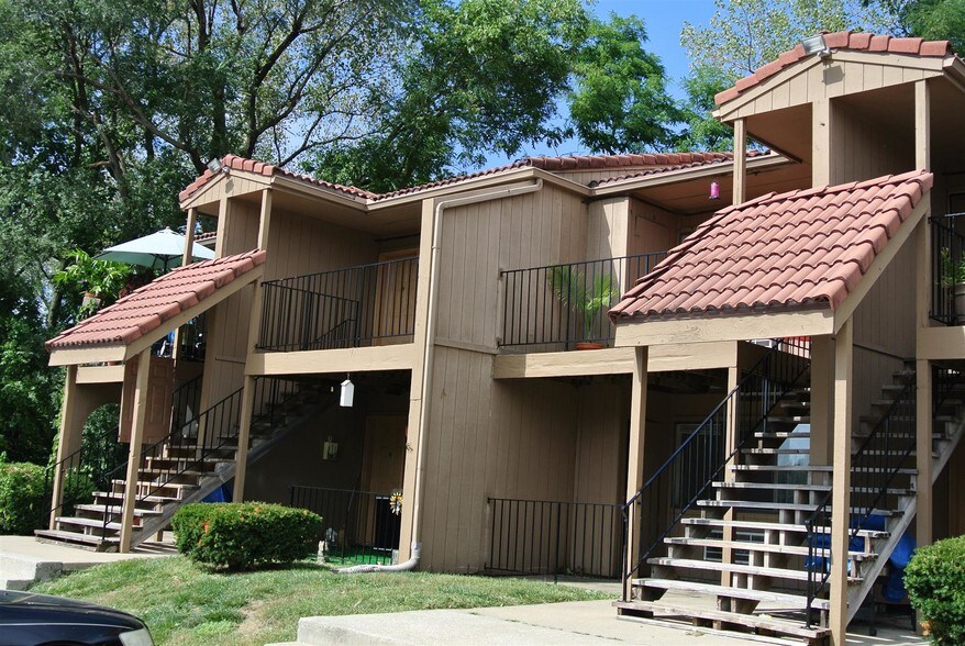 Mission Road Studios 4326 Mission Rd Kansas City KS 66103 Apartment