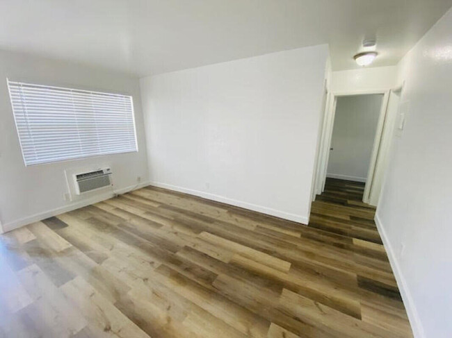 Building Photo - 2915 Broadway-