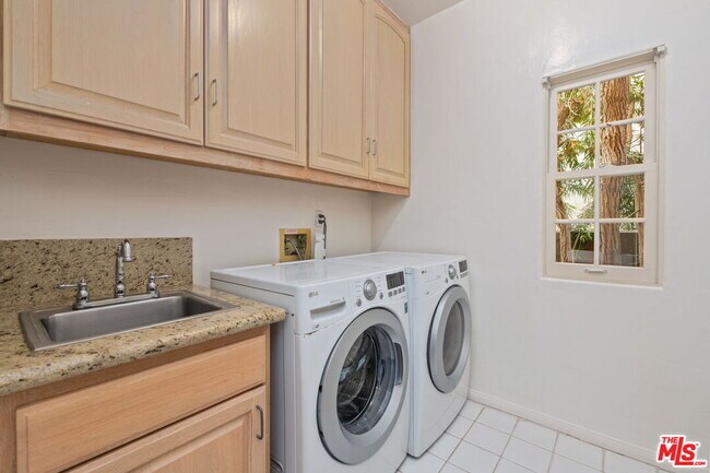 Building Photo - 139 S Anita Ave