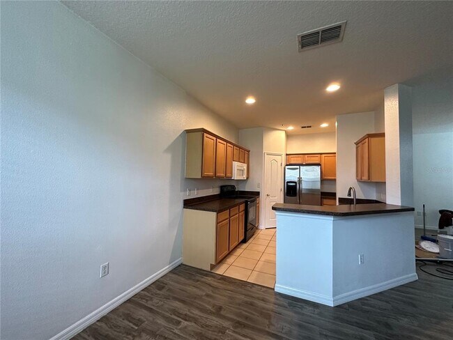 Building Photo - 6624 S Goldenrod Rd