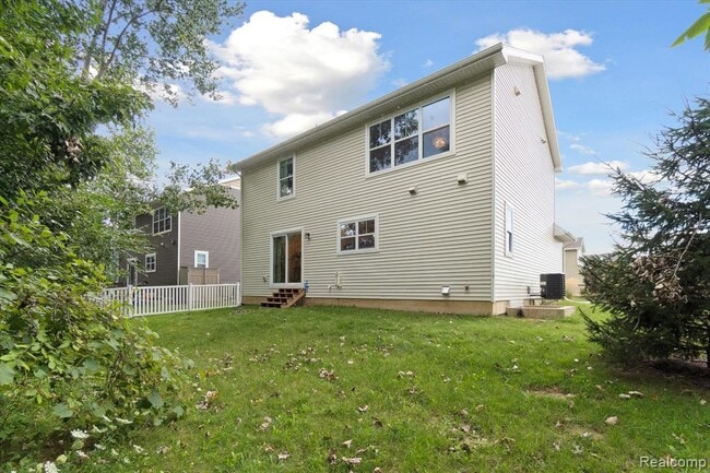 Building Photo - 1815 Bainsbridge St