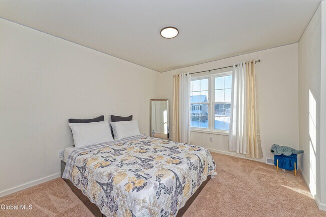 Building Photo - 1 Haywood Ln