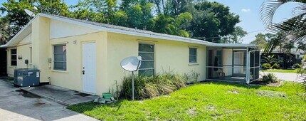 Building Photo - Charming 1BR Duplex: Cozy Living with Priv...