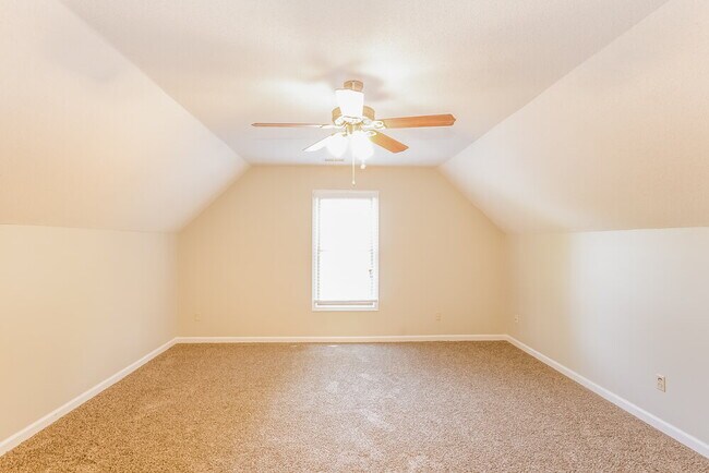 Building Photo - 429 Spruce Glen Dr