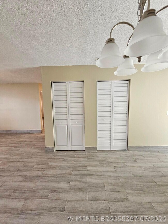 Building Photo - 4859 Orleans Ct