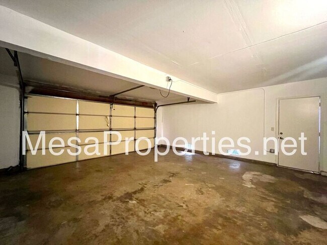 Building Photo - 11321 Oakwood Dr