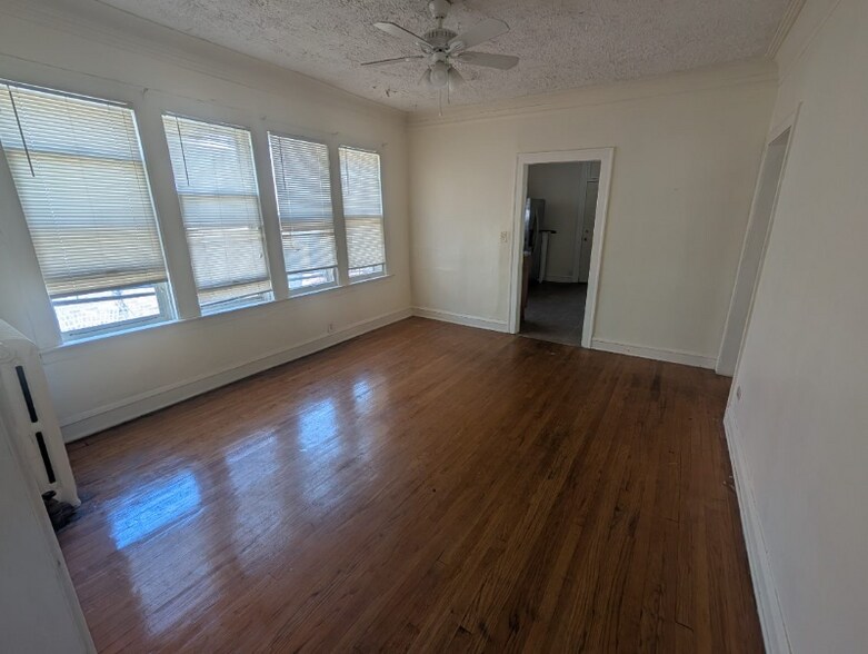 Building Photo - 8249 S Marshfield Ave