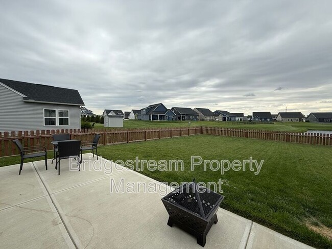 Building Photo - 2194 Schmidt Dr W