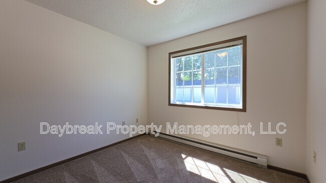 Building Photo - 317 16th St S
