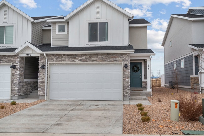 Building Photo - 988 W Broadleaf Dr