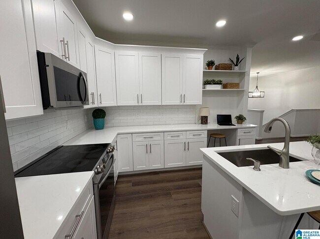 Building Photo - 112 Loyola Cir