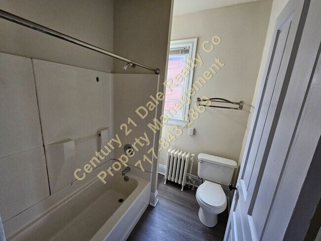 Building Photo - Princess W Street 1294