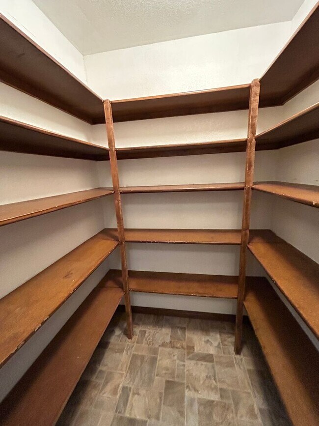 Building Photo - 3 bedroom 1 bath home in south Spanish Fork