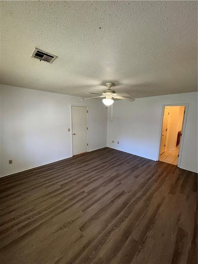 Building Photo - 320 S 11th Pl