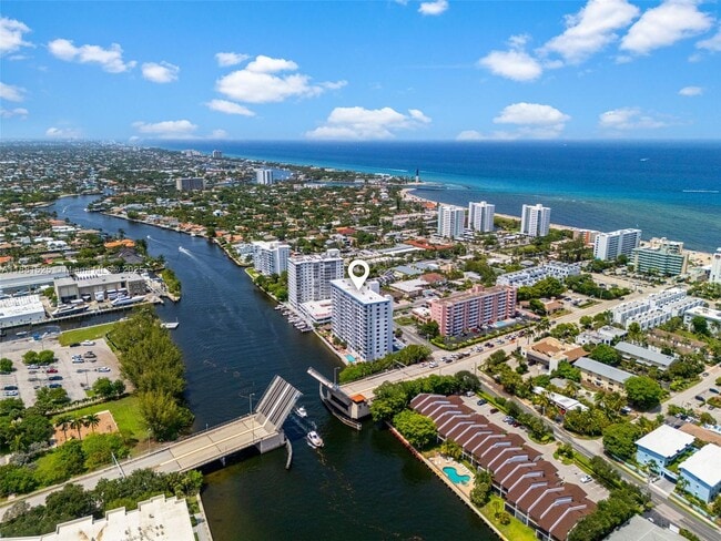 Building Photo - 1401 N Riverside Dr