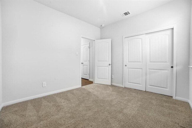 Building Photo - 105 Escala Wy