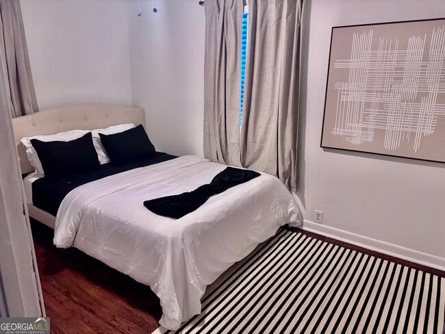 Building Photo - 2005 Clairmont Terrace NE