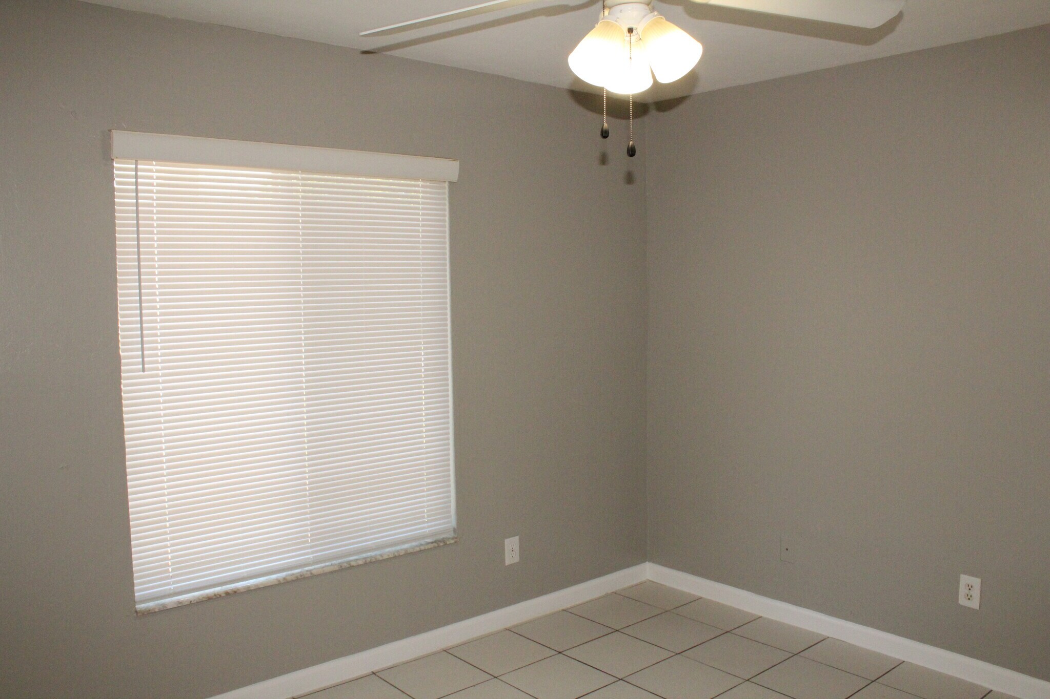 Building Photo - 1811 SE 15th Pl